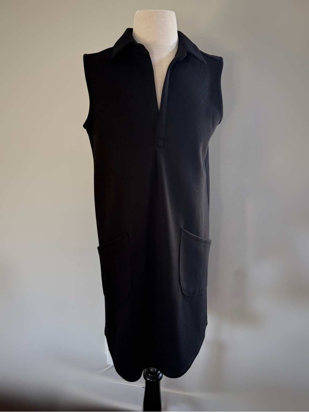 NWOT Cynthia Rowley black knit dress with pockets. Sz XS. Never worn. No flaws.